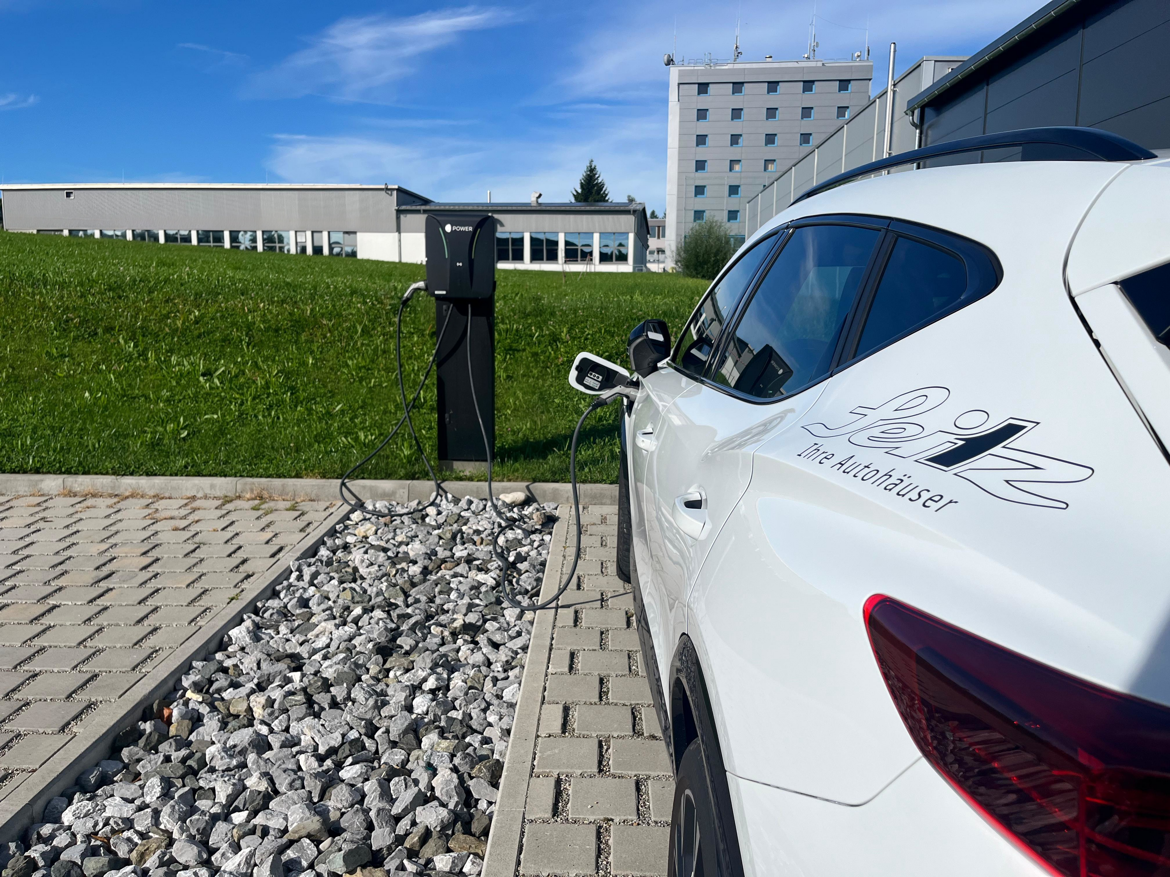 MOON POWER wallbox next to a car
