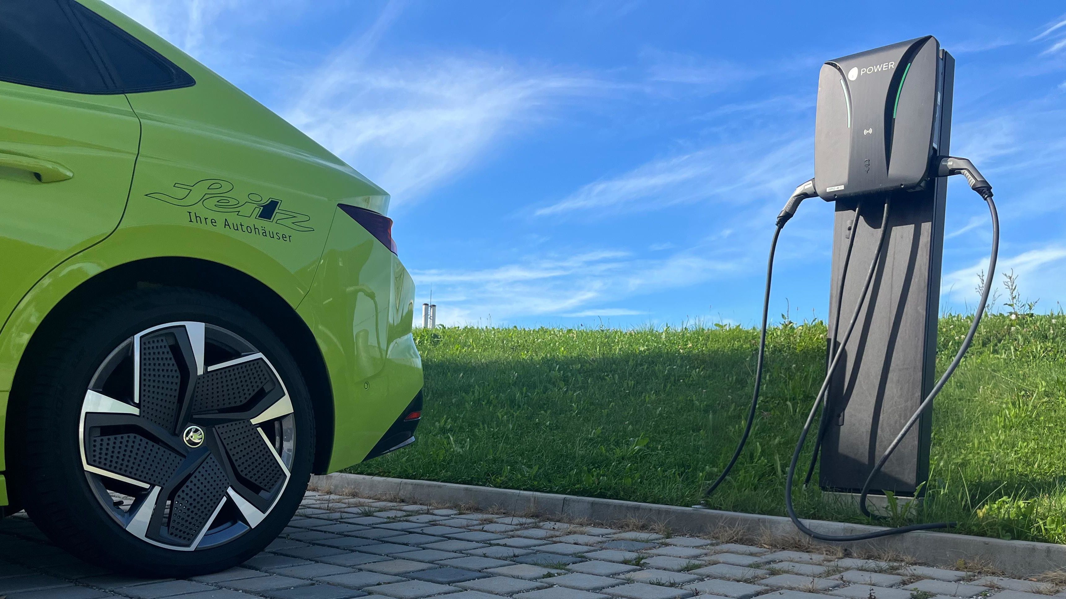 MOON POWER wallbox next to a car