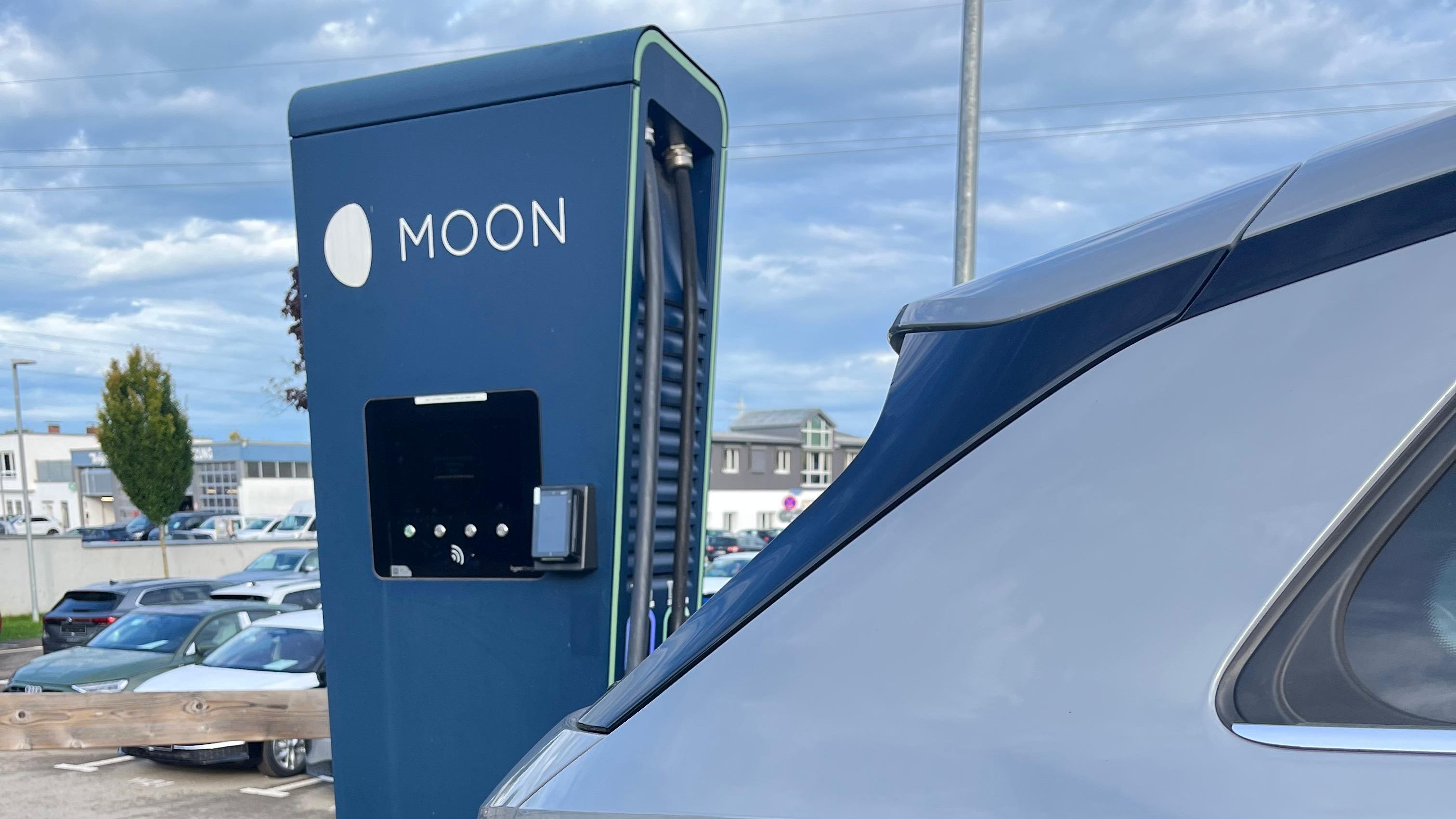 MOON POWER HYC 200-400 fast charging station next to a car