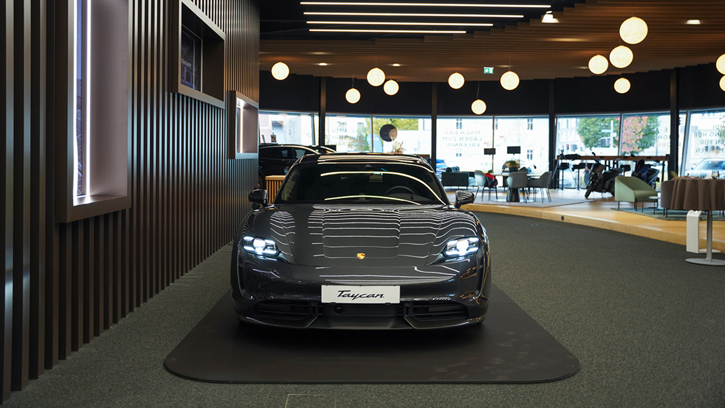 Car in the MOONCITY
