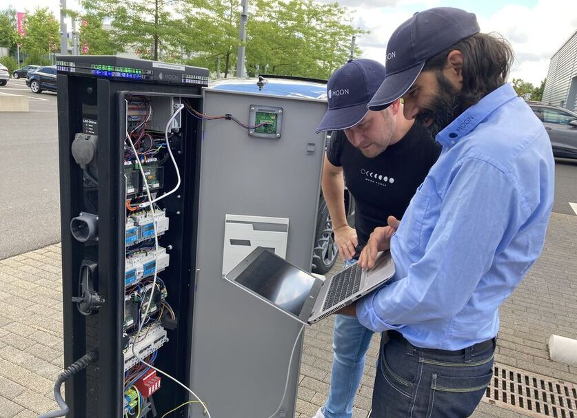 2 Service technitians run a test-maintainance on a charging station