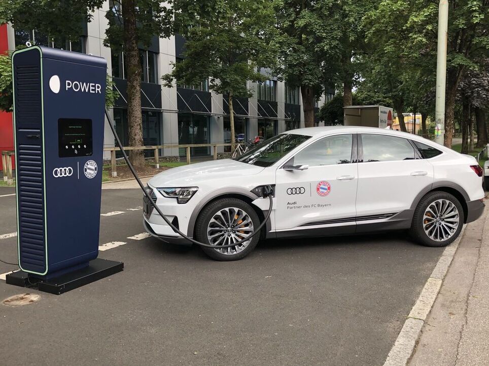 Audi of Bayern Munich charges at the MOON POWER Hypercharger