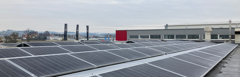 PV system on the roof of Wipplinger car dealership in Mauthhausen